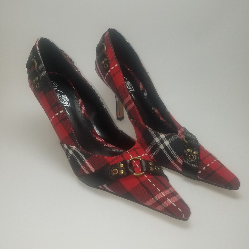 Wild Rose Women's size 7.5 Red Black White Plaid